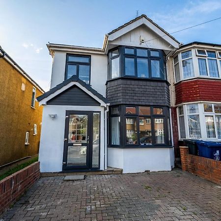 Modern 5 Bed Home In Ealing, Free Driveway Parking, Sleeps 8 Harrow on the Hill Екстер'єр фото