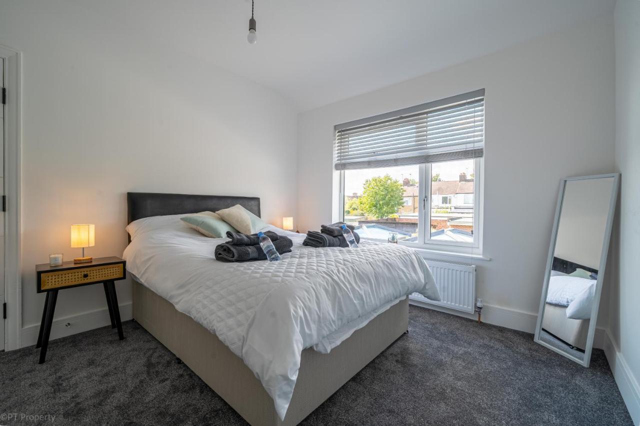 Modern 5 Bed Home In Ealing, Free Driveway Parking, Sleeps 8 Harrow on the Hill Екстер'єр фото