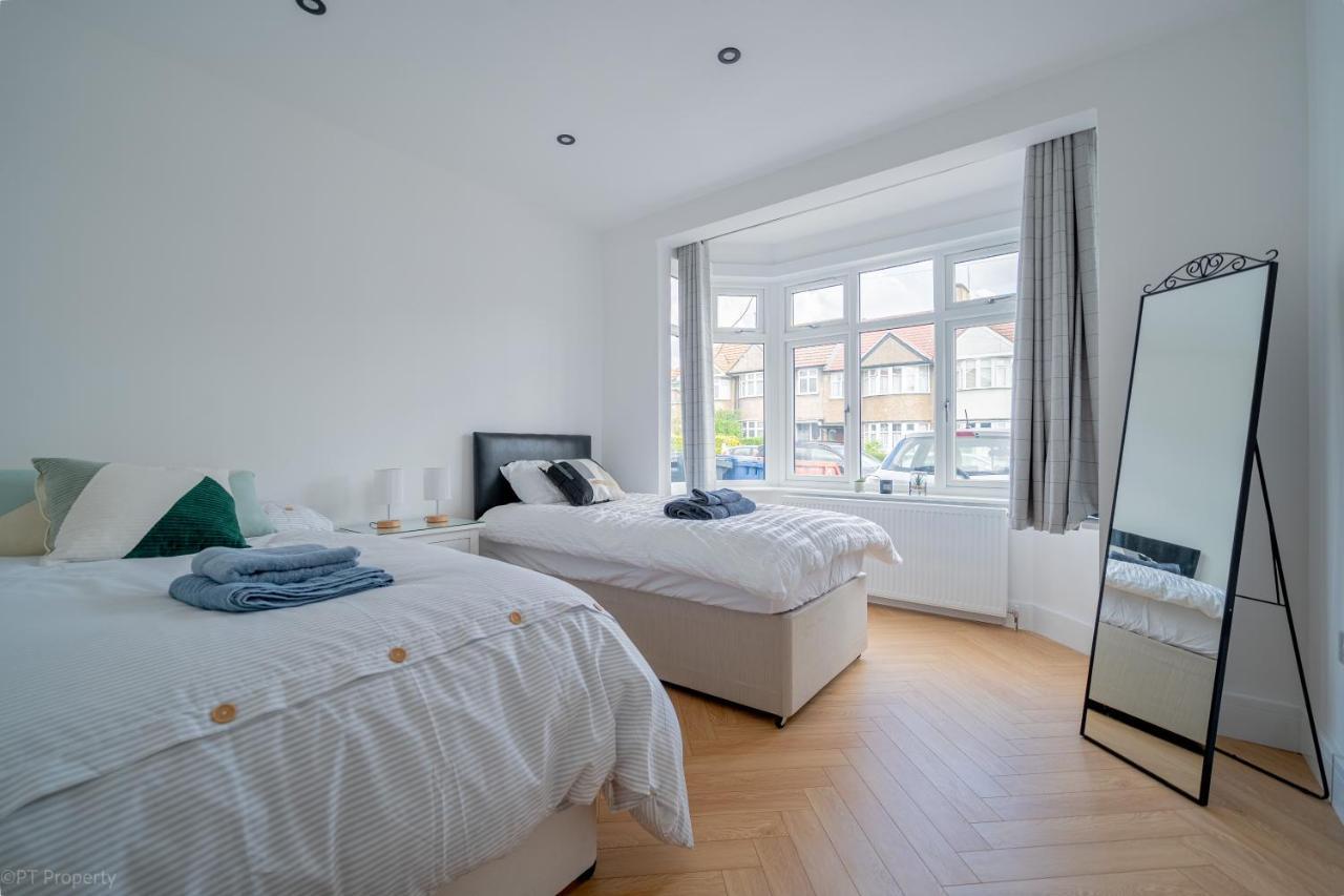Modern 5 Bed Home In Ealing, Free Driveway Parking, Sleeps 8 Harrow on the Hill Екстер'єр фото