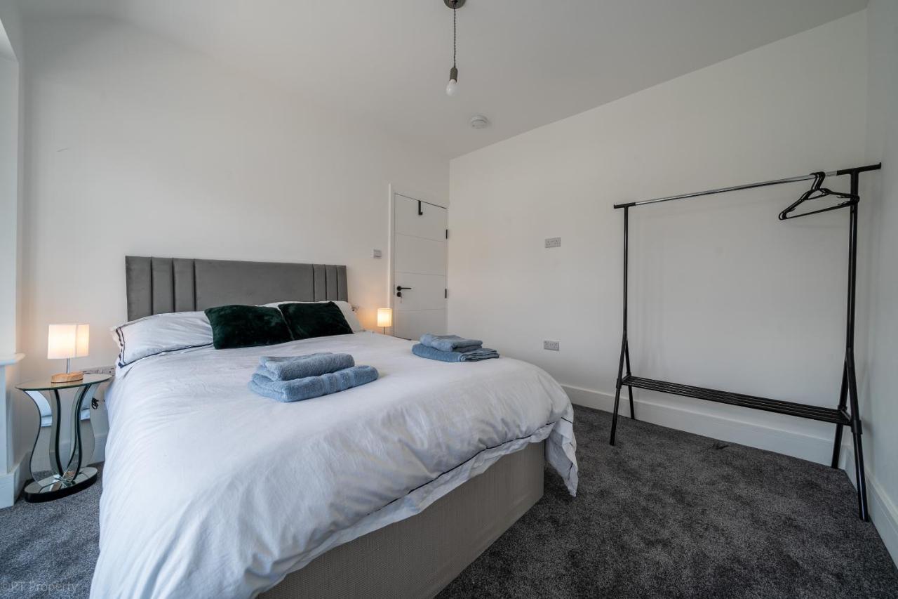 Modern 5 Bed Home In Ealing, Free Driveway Parking, Sleeps 8 Harrow on the Hill Екстер'єр фото