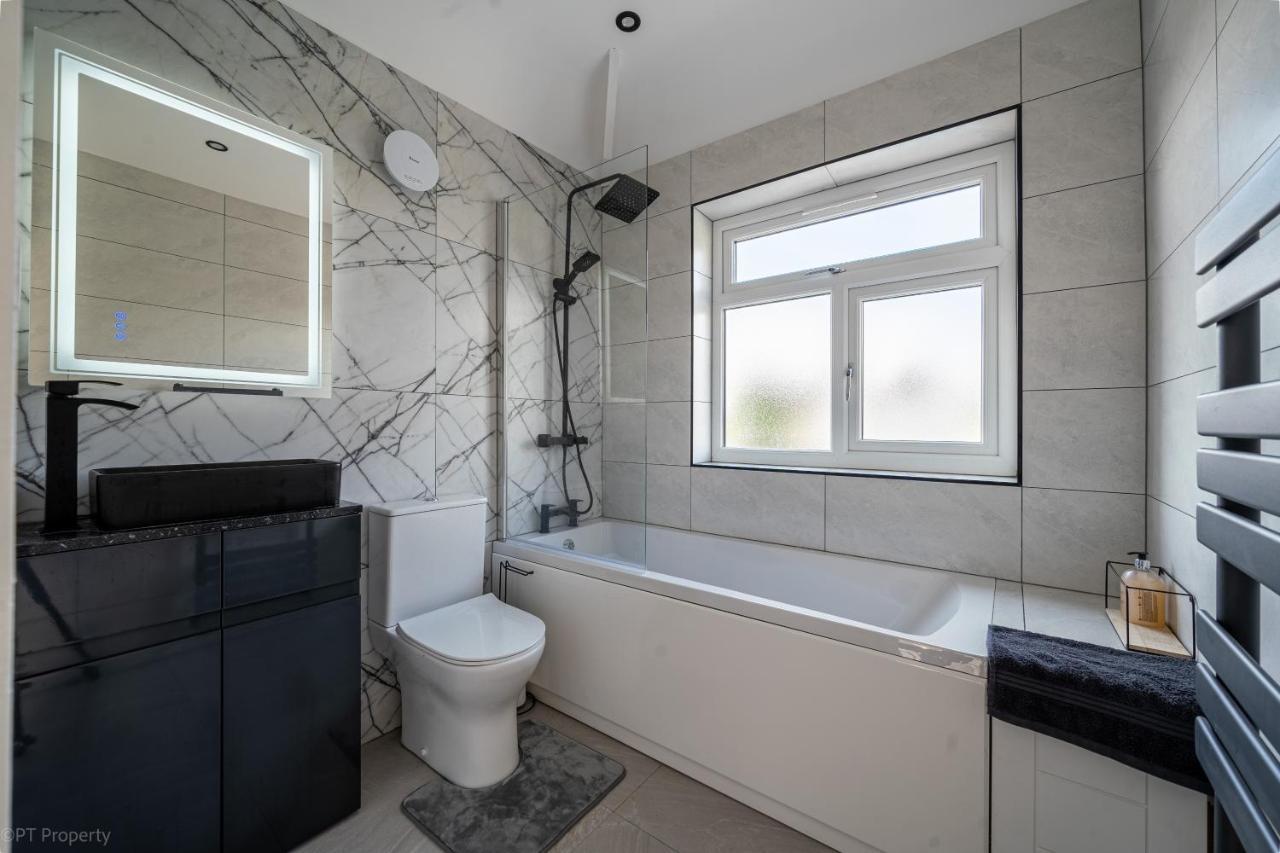 Modern 5 Bed Home In Ealing, Free Driveway Parking, Sleeps 8 Harrow on the Hill Екстер'єр фото