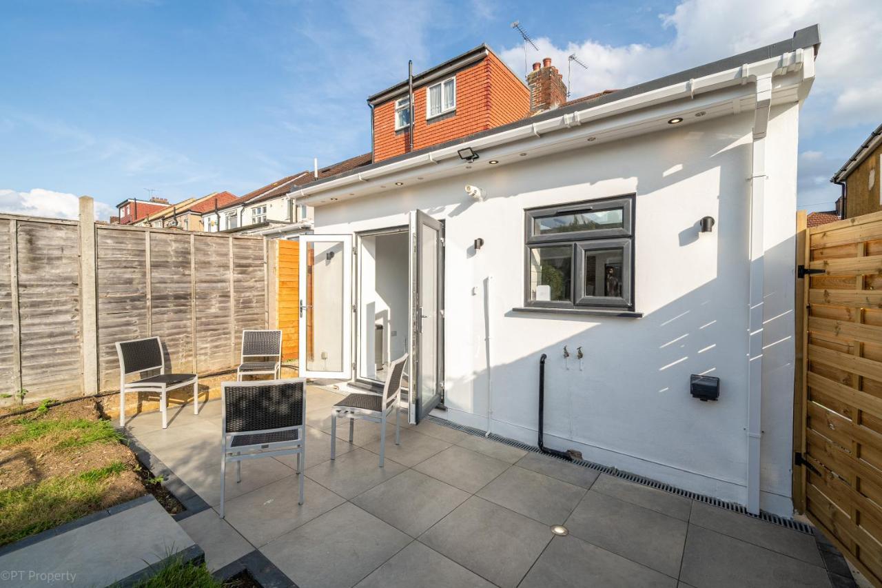 Modern 5 Bed Home In Ealing, Free Driveway Parking, Sleeps 8 Harrow on the Hill Екстер'єр фото