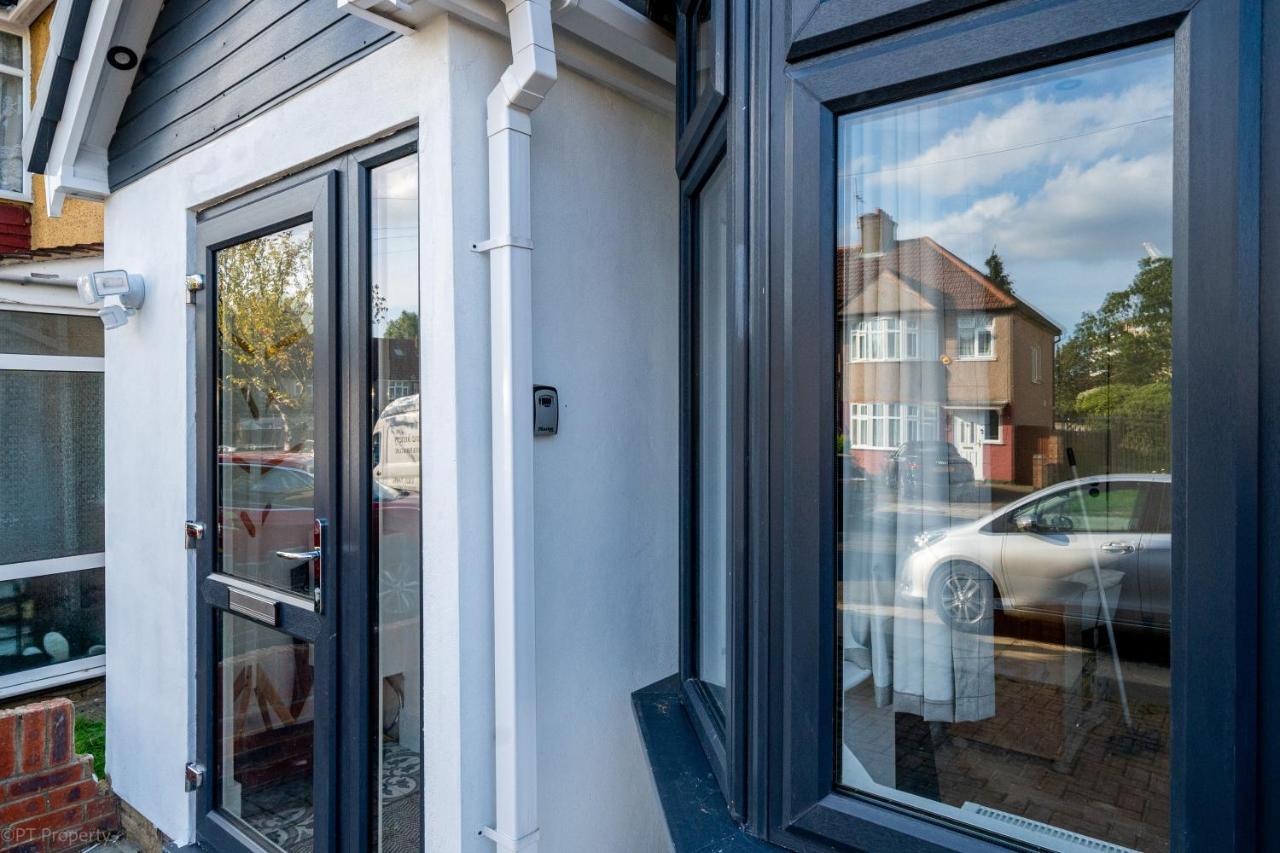 Modern 5 Bed Home In Ealing, Free Driveway Parking, Sleeps 8 Harrow on the Hill Екстер'єр фото